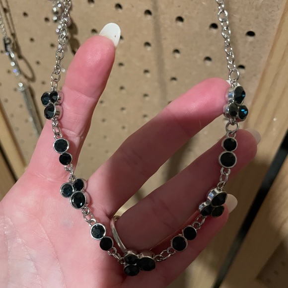 Short silver necklace with Mickey Mouse shape design clusters. - Picture 2 of 4